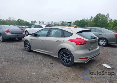 2016 Ford Focus Se z USA, uszkodzony, nr VIN 1FADP3K22GL399344